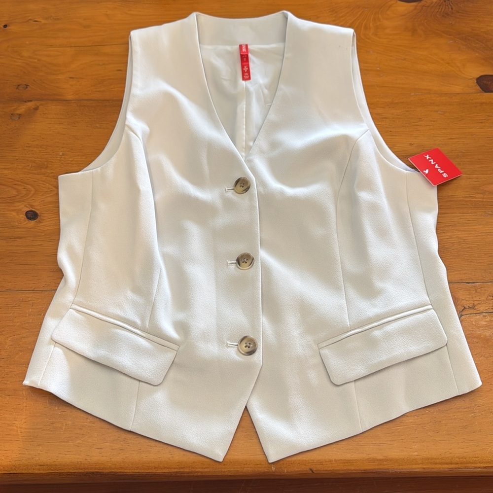 SPANX® Carefree Crepe Vest Top w/ No-Show Coverage. - Picture 6 of 14